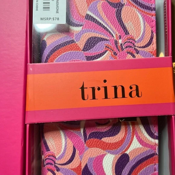 ❤️Trina Turk Wallet/ Wristlet NWT
Anemone Swirl Pattern Wallet in Pink &Purple - Picture 9 of 10